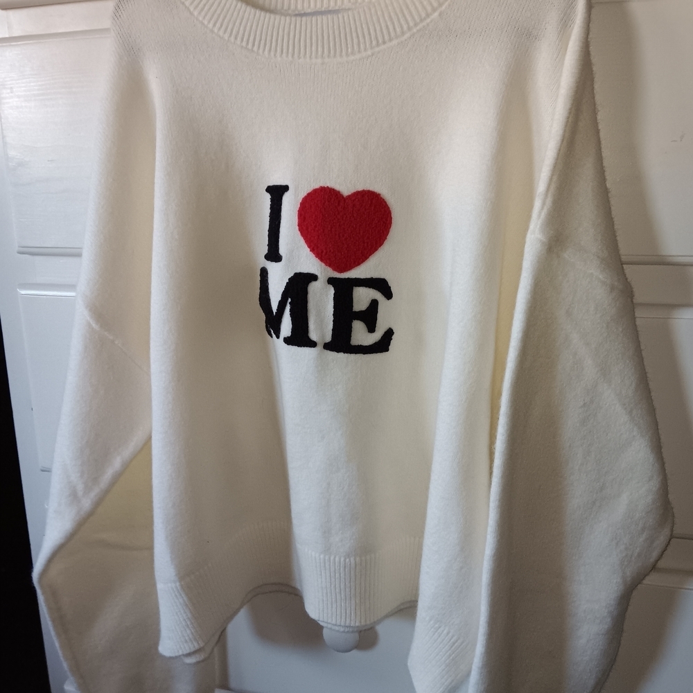 Beige sweater w black red heart design Xl
